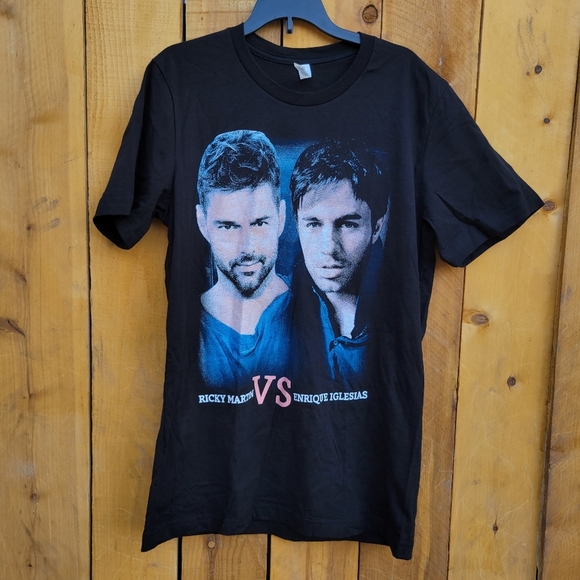 Ricky Martin Vs Enrique Iglesias Short Sleeve T-Shirt Size M - Picture 2 of 15